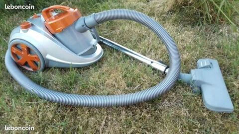 Aspirateur sans sac 1200w en bon tat bonne aspiration 35 La Basse (59)