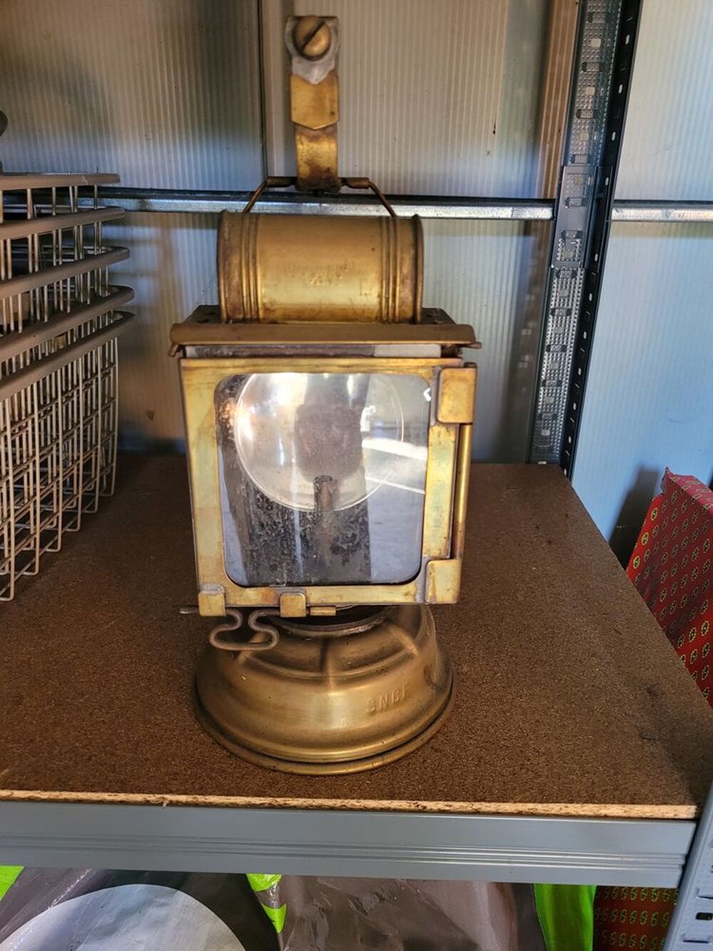 Lampe sncf en cuivre Décoration