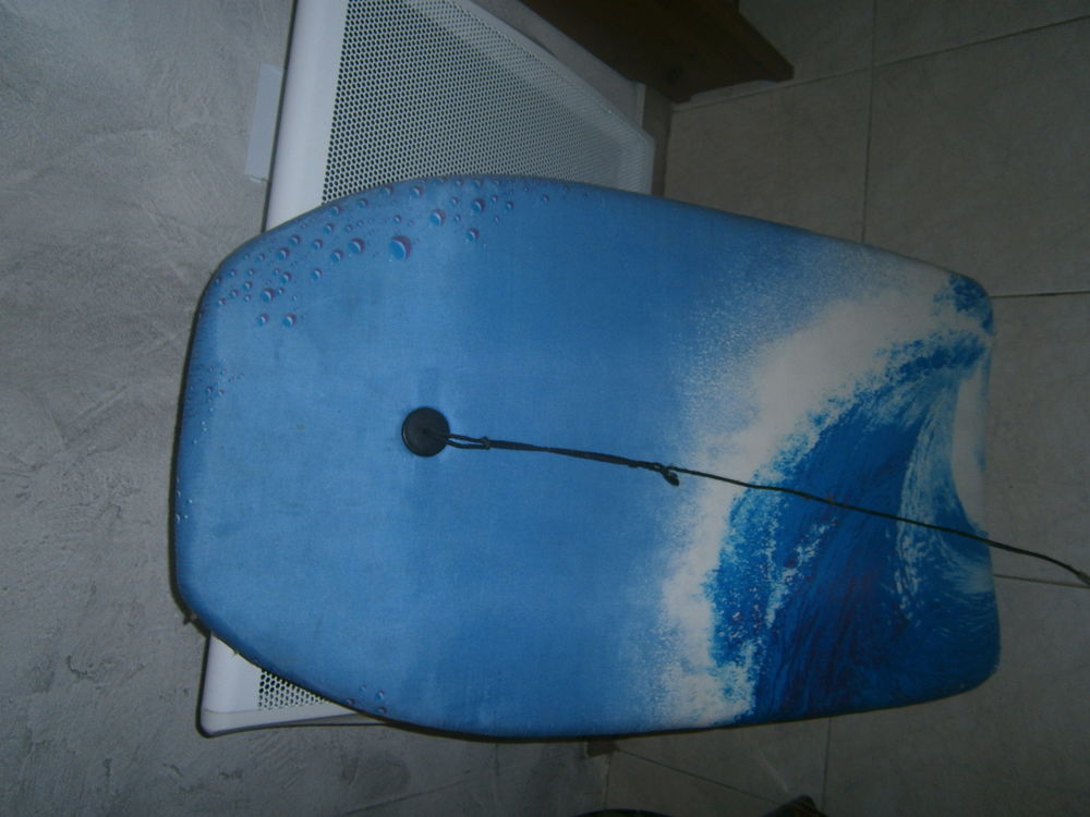 body board 
1"Hello Kitty"
1 bleu Jeux / jouets