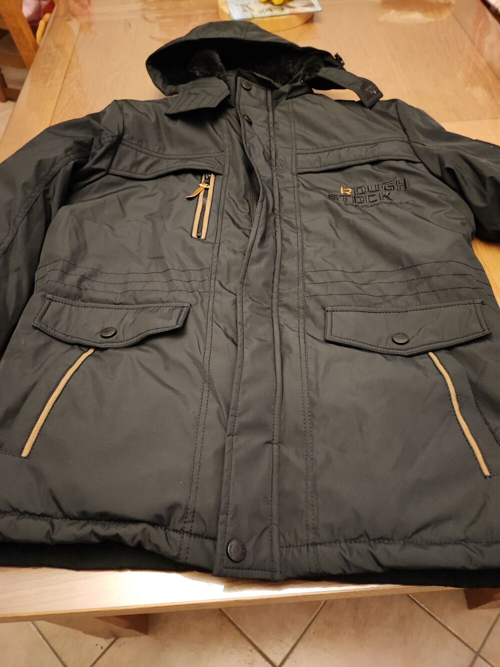 je ma veste xxl taille petit tout neuf jamais porter Vêtements