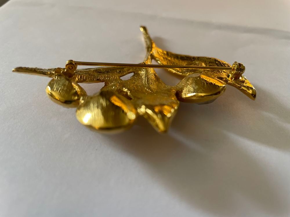 Broche dor&eacute;e feuille d'olivier strass crystal Ines Fressange Bijoux et montres