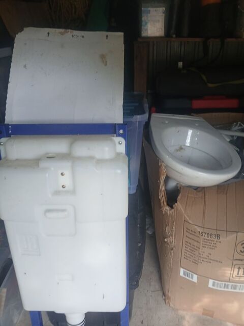 Wc suspendu Saint-Jean-la-Poterie (56)