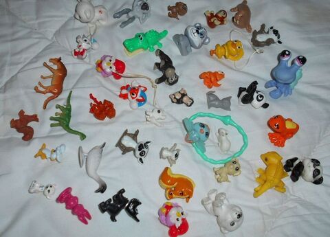 Lot de 36 figurines Kinder/Hasbro/Warner Bros & autres... 8 Ervy-le-Ch�tel (10)