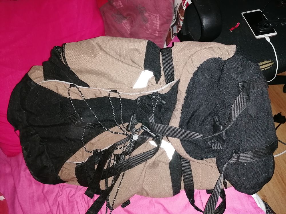 sac &agrave; dos bleu 30 euros. sac marron noir &agrave; 50 euros Sports