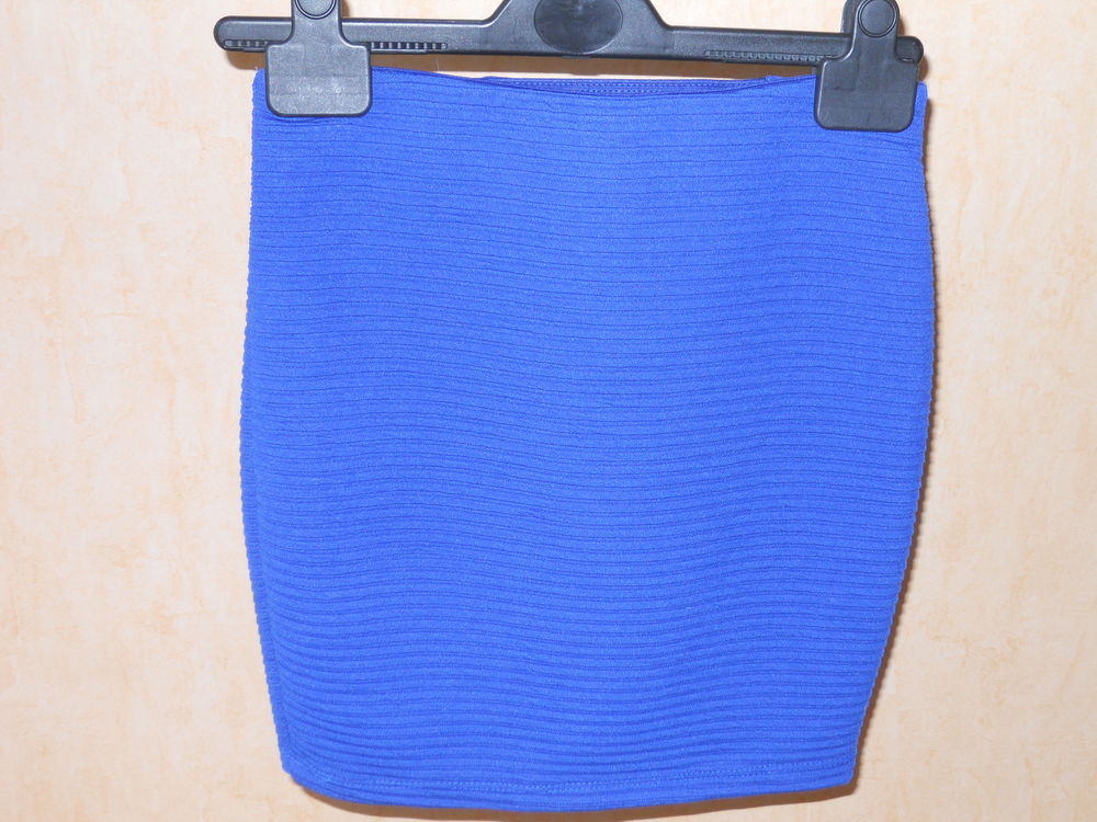 Jupe bleue taile S marque BERSHKA neuve Vêtements
