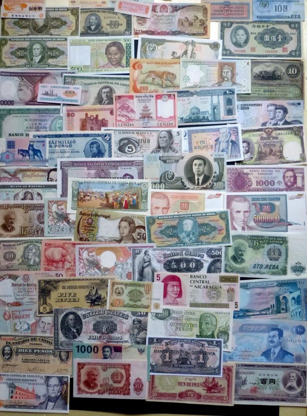 lot de + 700 billets banque du monde 
