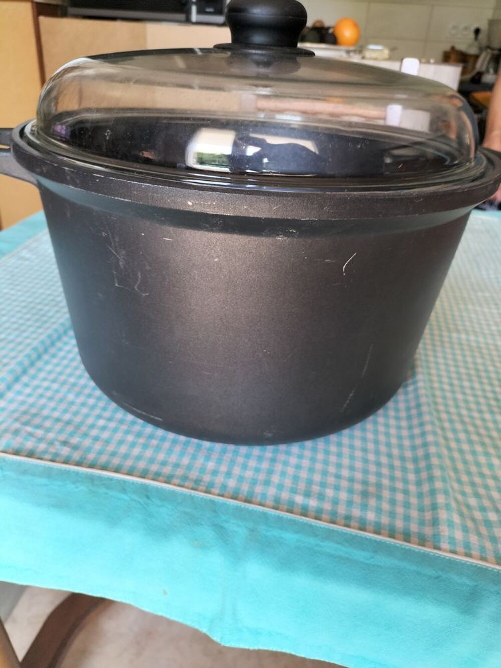 2 &eacute;l&eacute;ments de cuisine (grande contenance). Cuisine