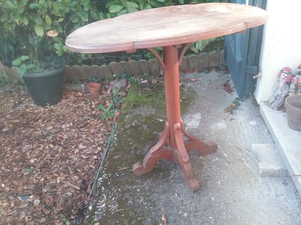 Petit gueridon en bois Meubles