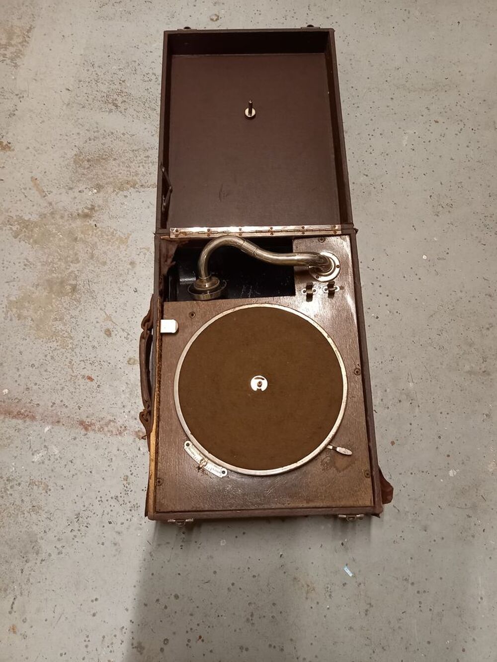Vieux tourne disque gramophone marque nicoletta Décoration
