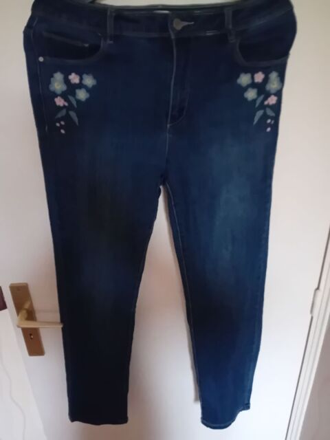 JEAN FEMME TAILLE 38 ARMAND THIERY 2 Chaumont (52)