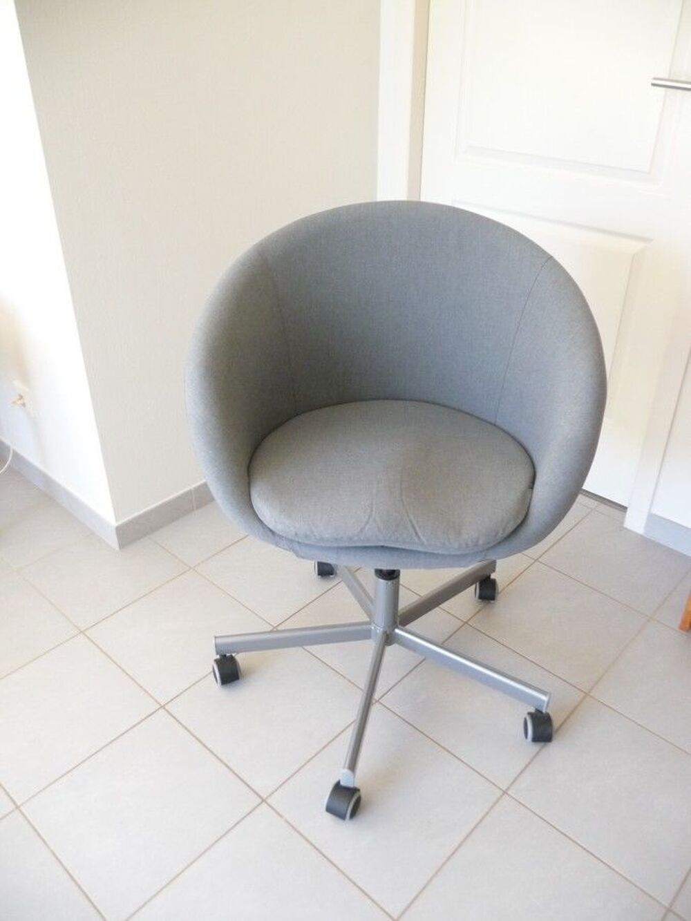 Chaise pivotante tissu gris Meubles