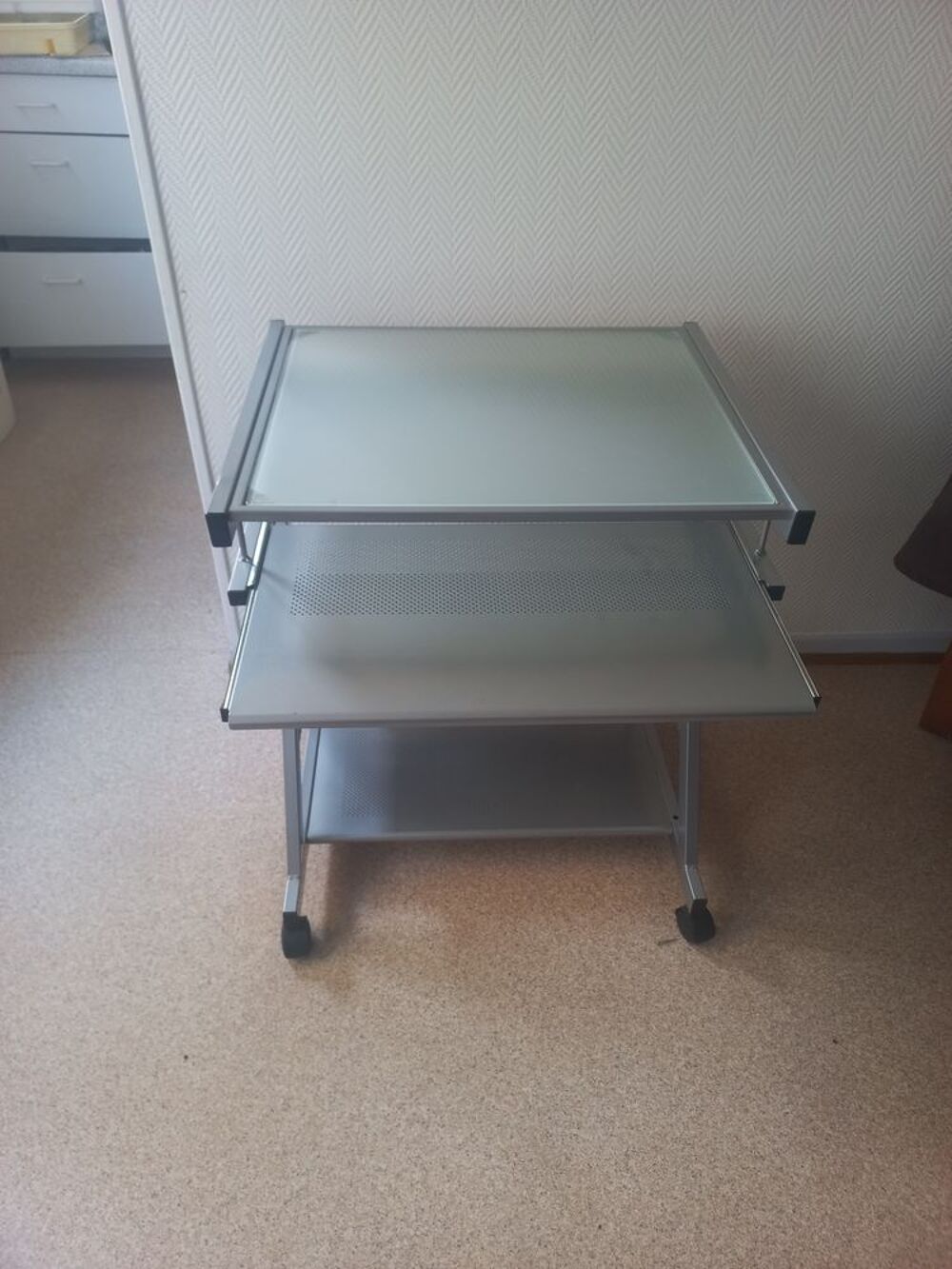 Table informatique sur roulettes Meubles