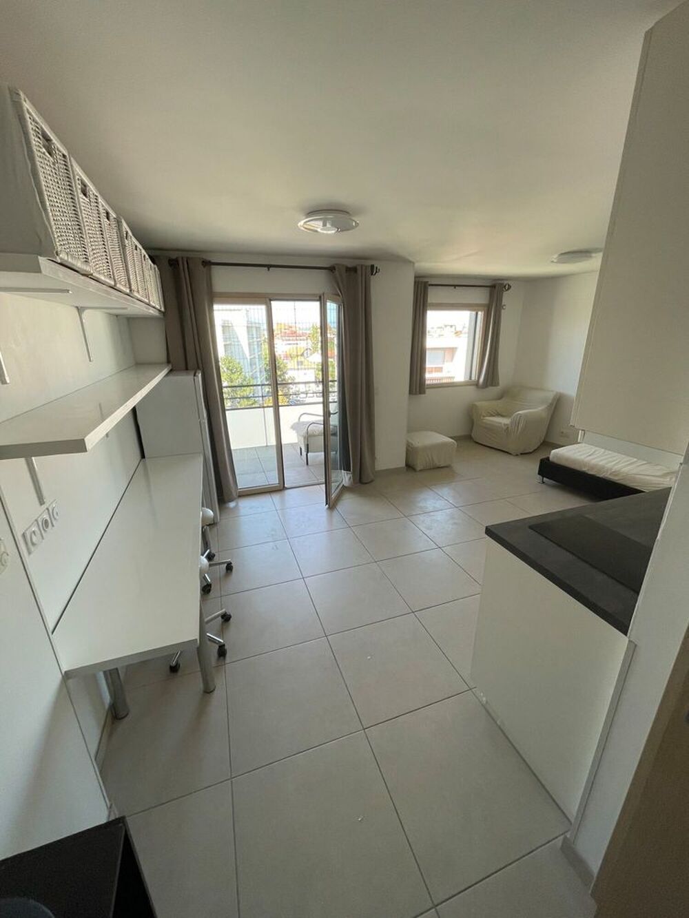 Location Appartement T1 meublé 6 ème étage rue tram Genève Annemasse