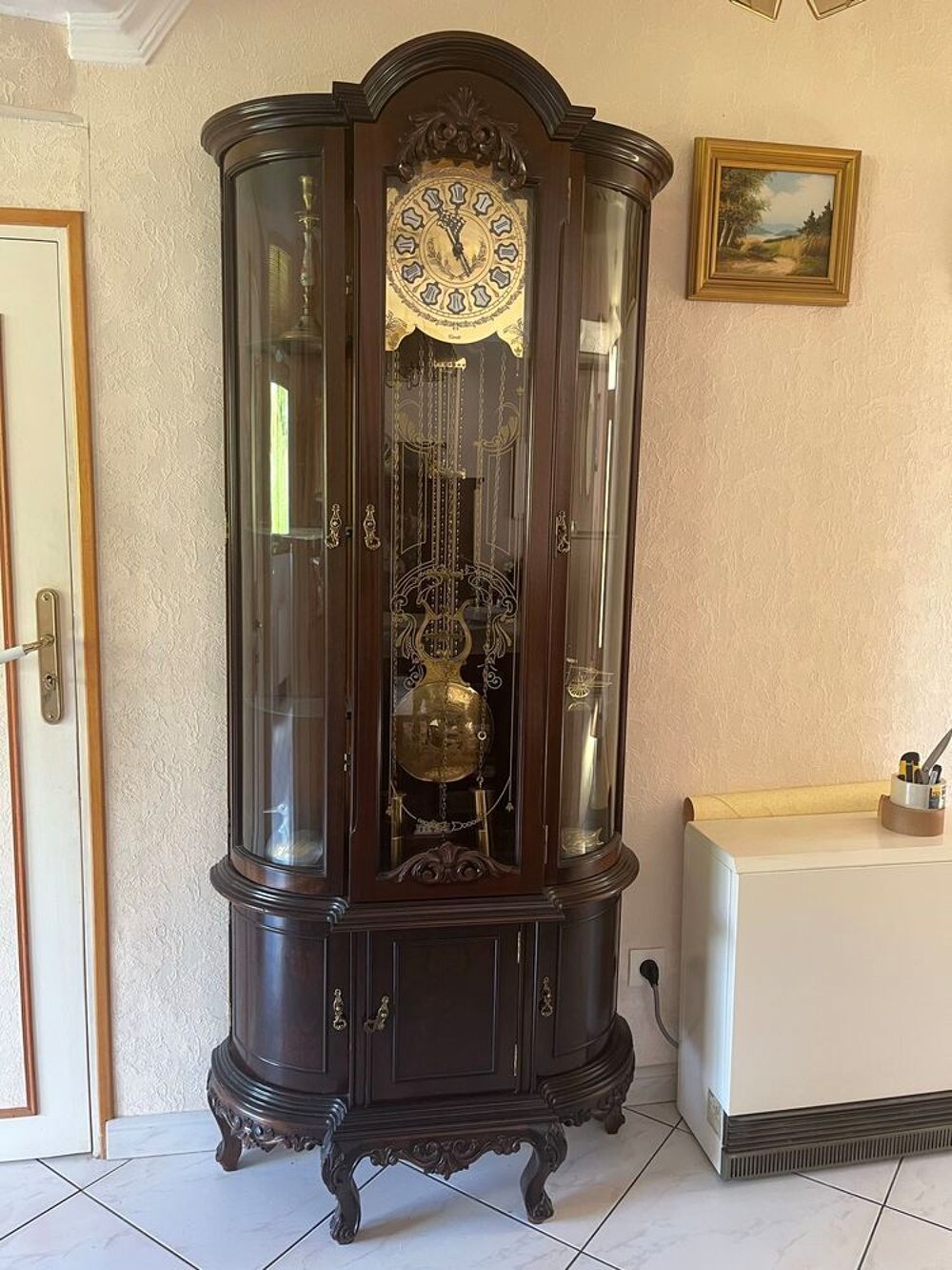Comtoise horloge deco et en parfait &eacute;tat. Luminaire int&eacute;gr&eacute;. dimensions : Hauteur 2m Largeur 85cm Profondeur 32cm. d&eacute;montable en 2 parties. Meubles