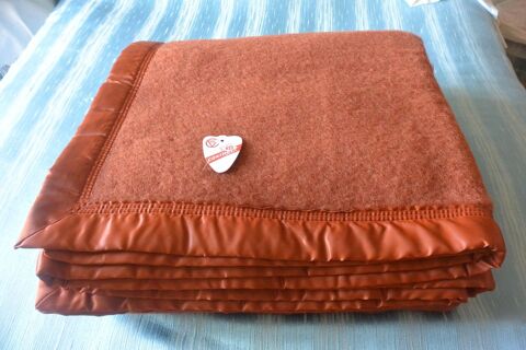 Couverture Pure laine Woolmark TOISON D'OR  (Neuve)  
Gargenville (78)