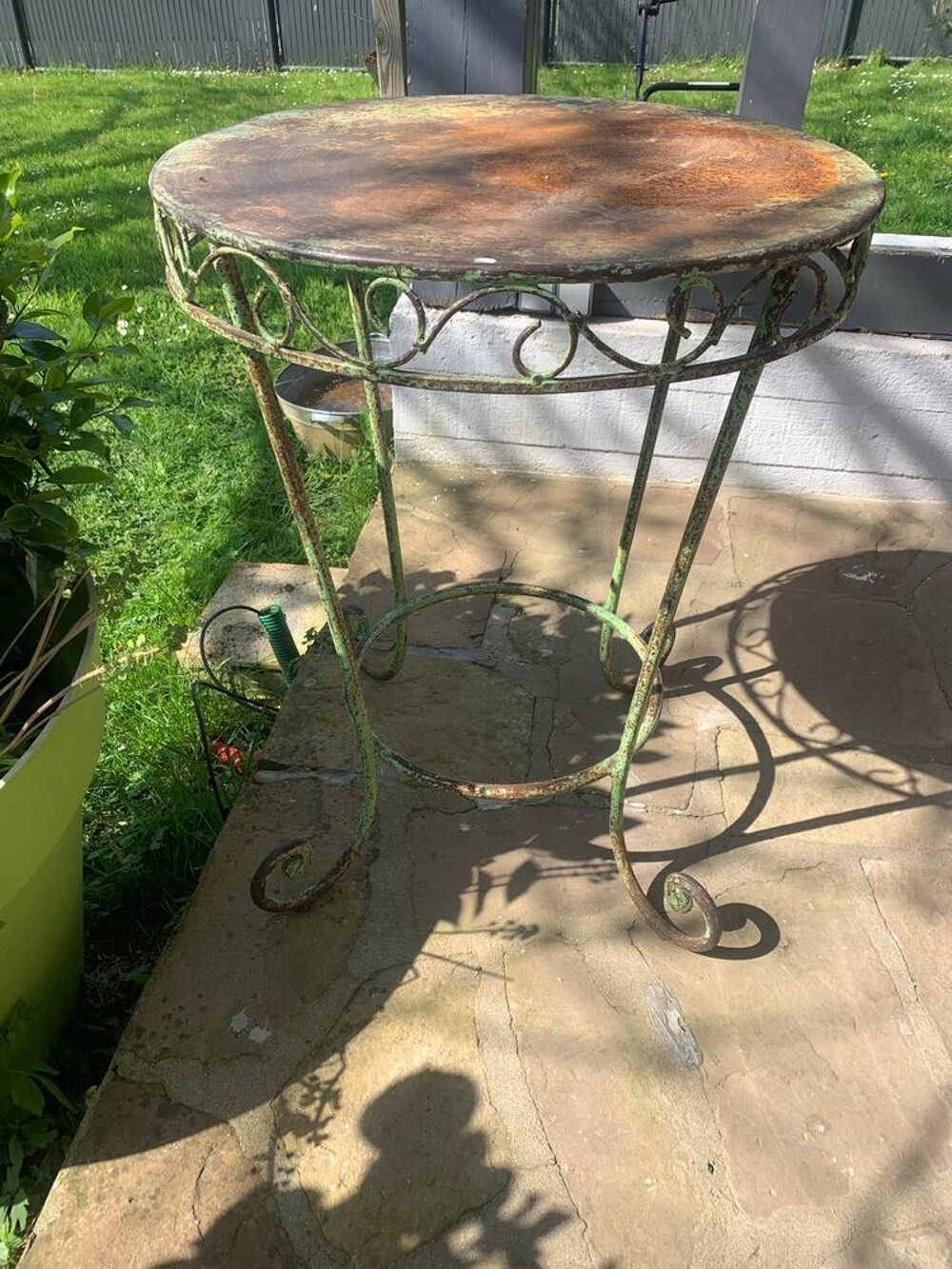 table/gu&eacute;ridon vintage de jardin/balcon Jardin