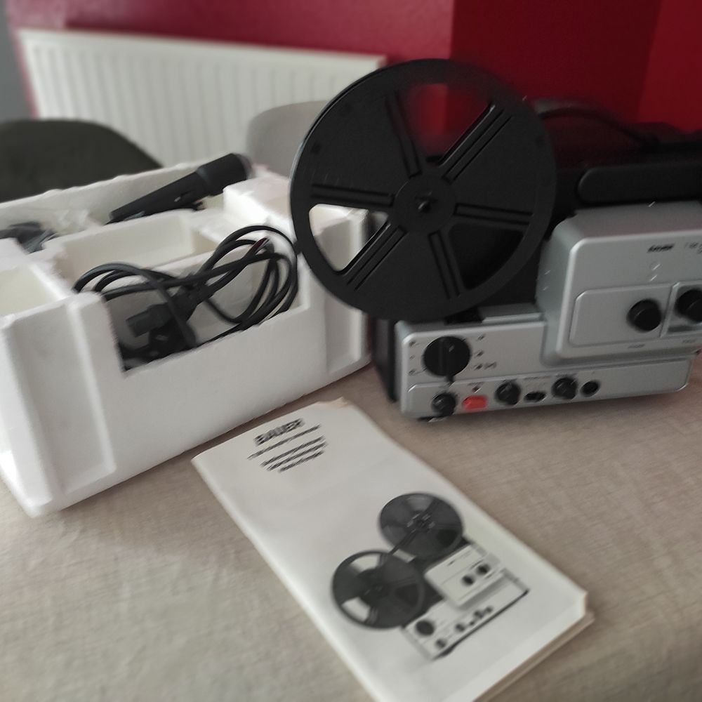 Projecteur TI 186 Bauer avec &eacute;cran portable Photos/Video/TV
