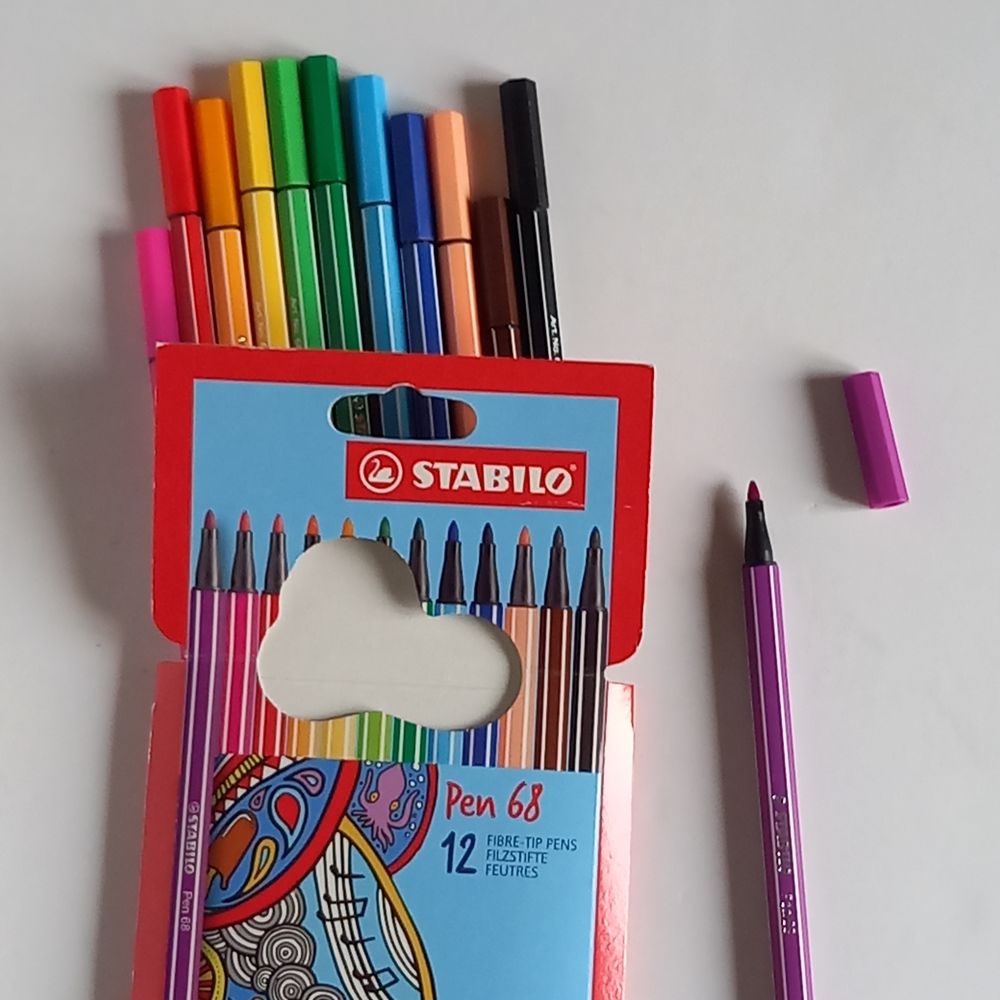 Etui en carton de 12 feutres adulte Stabilo, pointe moyenne Jeux / jouets