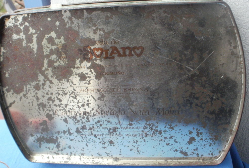 Ancienne boite en fer VDA de SOLANO 