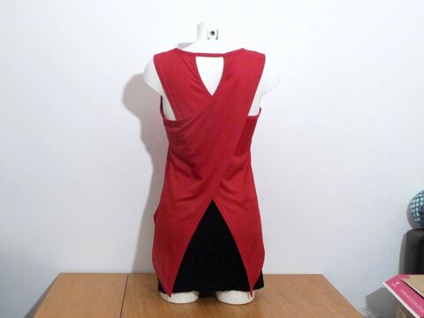 Tunique/ Top Rouge Ouvert dans le dos et sans manches 15 Paris 15 (75)