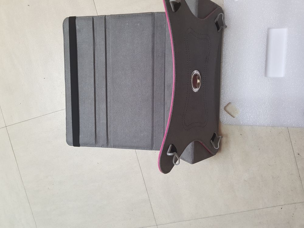 etui de protectionet support universel tablette Maroquinerie