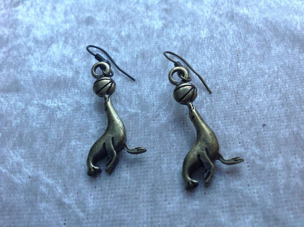 BOUCLES D'OREILLES OTARIE Envoi Possible
Bijoux et montres