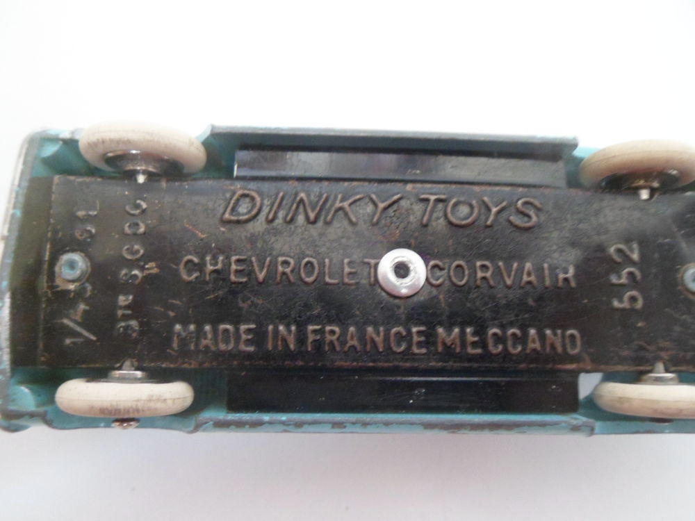 Chevrolet corvair - dinky toys meccano france 1/43 - voiture 