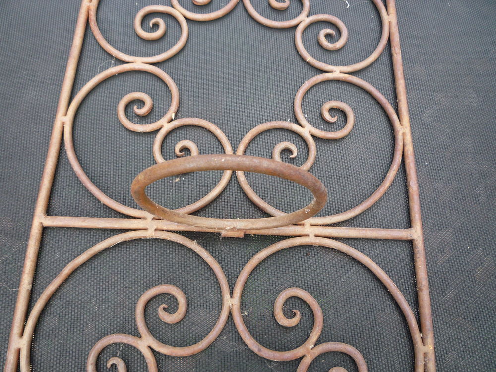 Grille fer forg&eacute; / porte vase (G) Bricolage