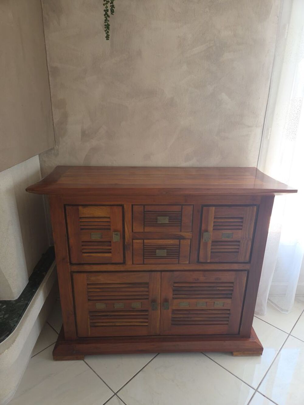 Buffet bas + table acacia massif.
Attention :meuble lourd Meubles