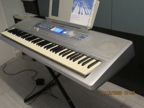 Synthtiseur YAMAHA    DGX-200       Portable Grand
220 Le Havre (76)