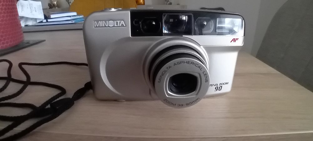 Appareil photo Minolta Riva Zoom 38-90mm. Photos/Video/TV