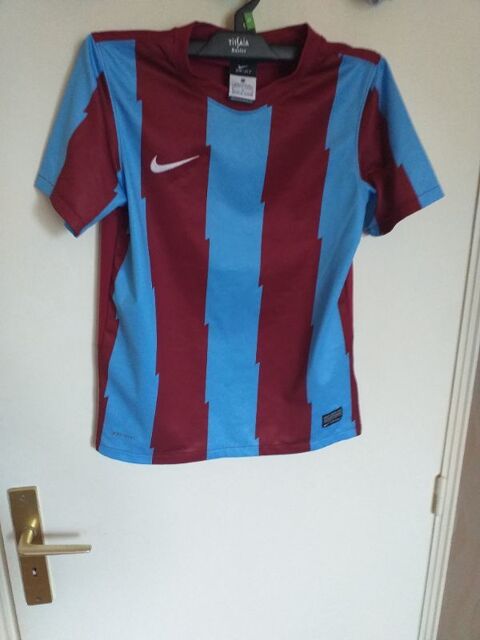 MAILLOT GARCON TAILLE 10/12 ANS NIKE 1 Chaumont (52)