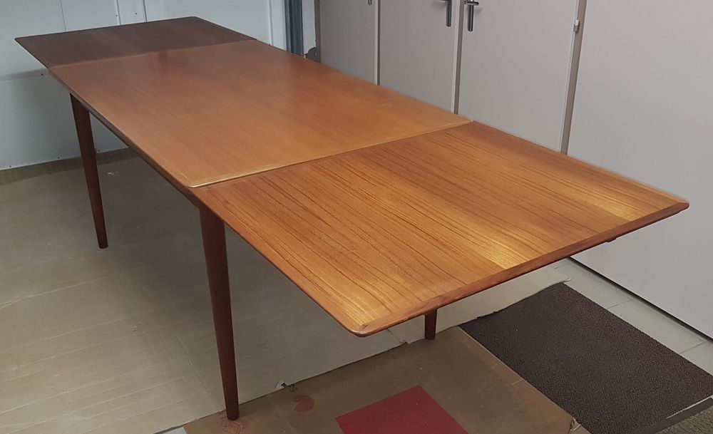 Table et chaises salle &agrave; manger Meubles