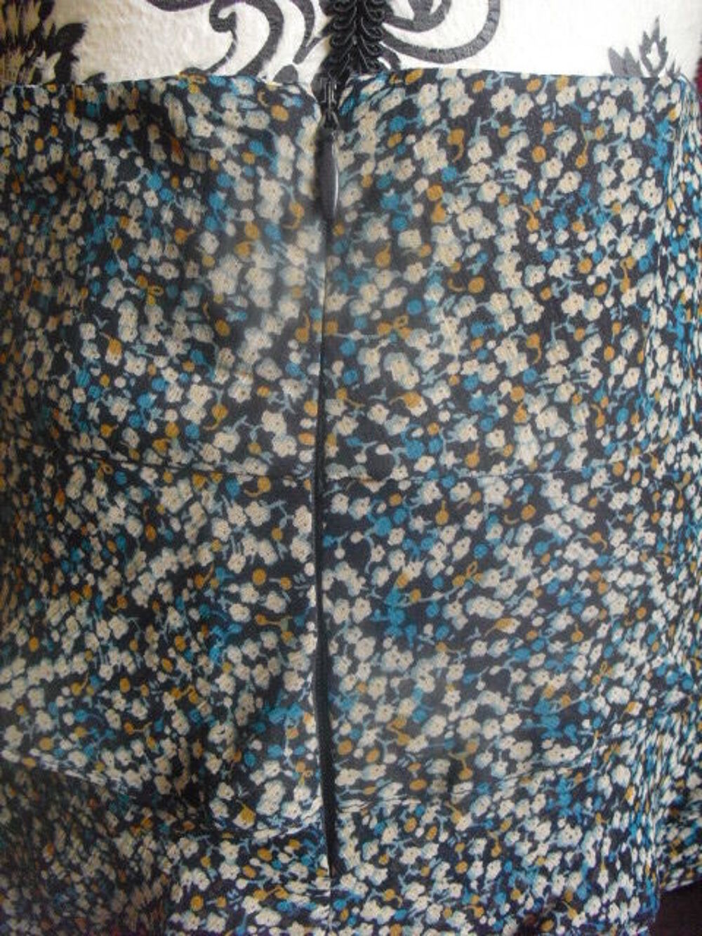 JUPE a volants a motifs fleuris NEUVE CAMAIEU TAILLE 34 Vêtements