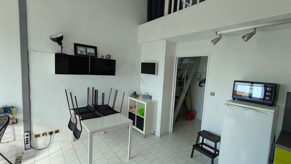 Vente Appartement LE CAP D'AGDE: LES FALAISES: VUE MER ! Situé dans une rue en impasse, 100m de la plage de la Grande Conque, Appartement de 2 pièces principale + mezzanine haute. Le cap d agde