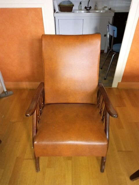 Fauteuil simili cuir marron 30 Villiers (86)