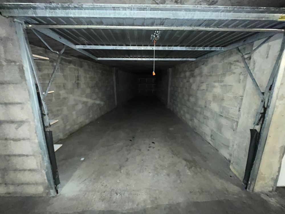 Location Parking/Garage Magnifique grand garage double avec compteur electrique Lyon 3