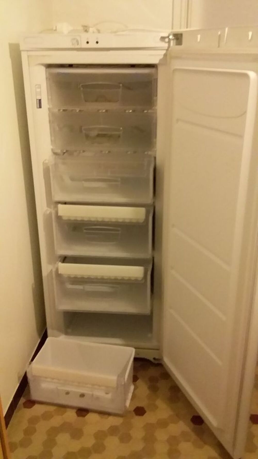 ARMOIRE CONG&eacute;LATEUR &agrave; tiroirs INDESIT Electroménager