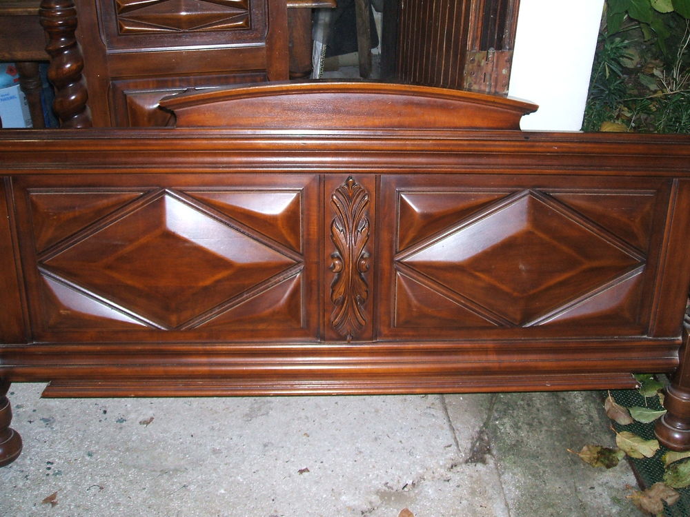 ARMOIRE +LIT +TABLE DE CHEVET Meubles
