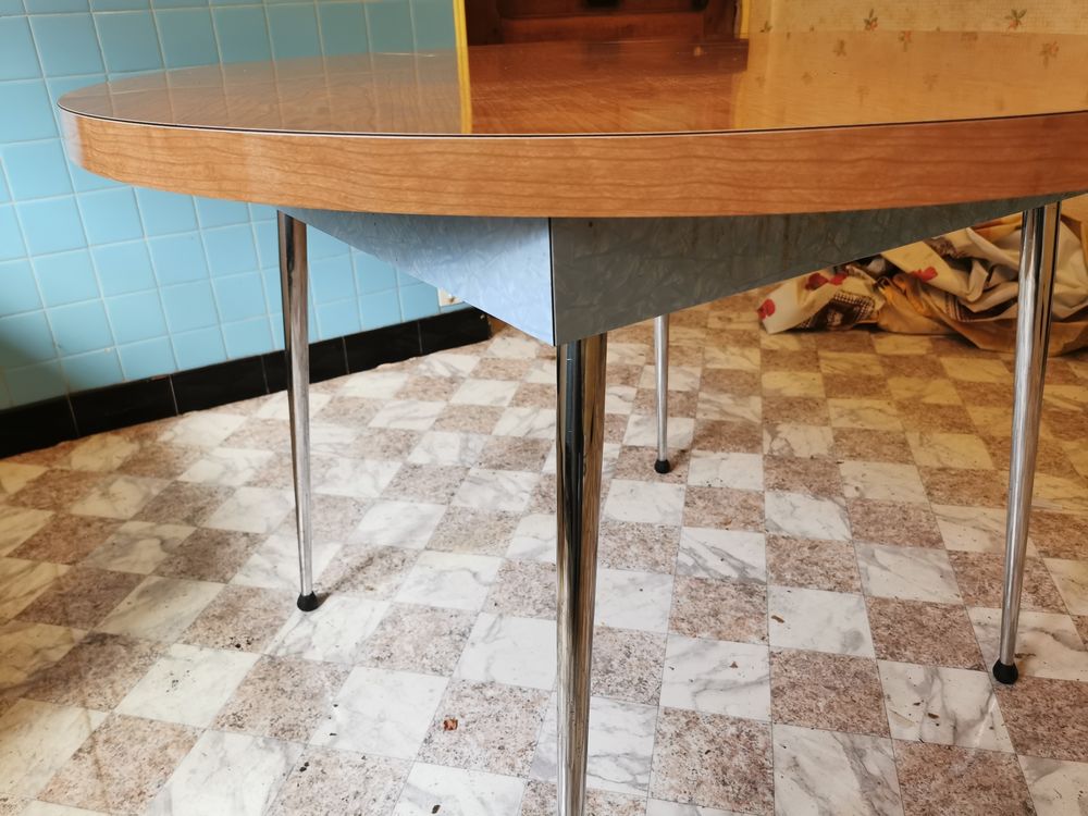 Table ronde marron en formica vintage Meubles