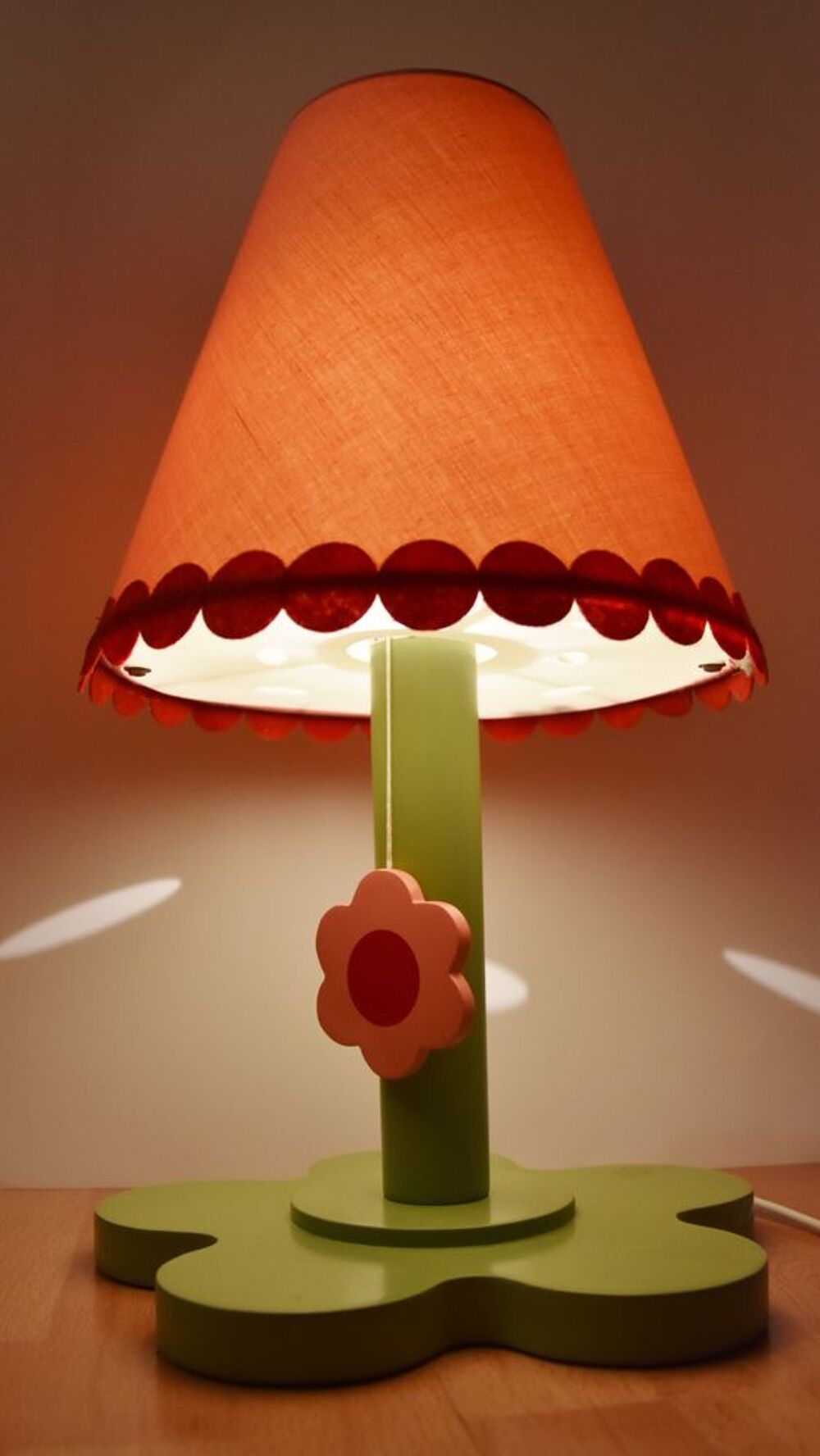 Lampe Vert baudet. Rose et vert. Hauteur: 40 cm. Tr&egrave;s bon &eacute;t Décoration