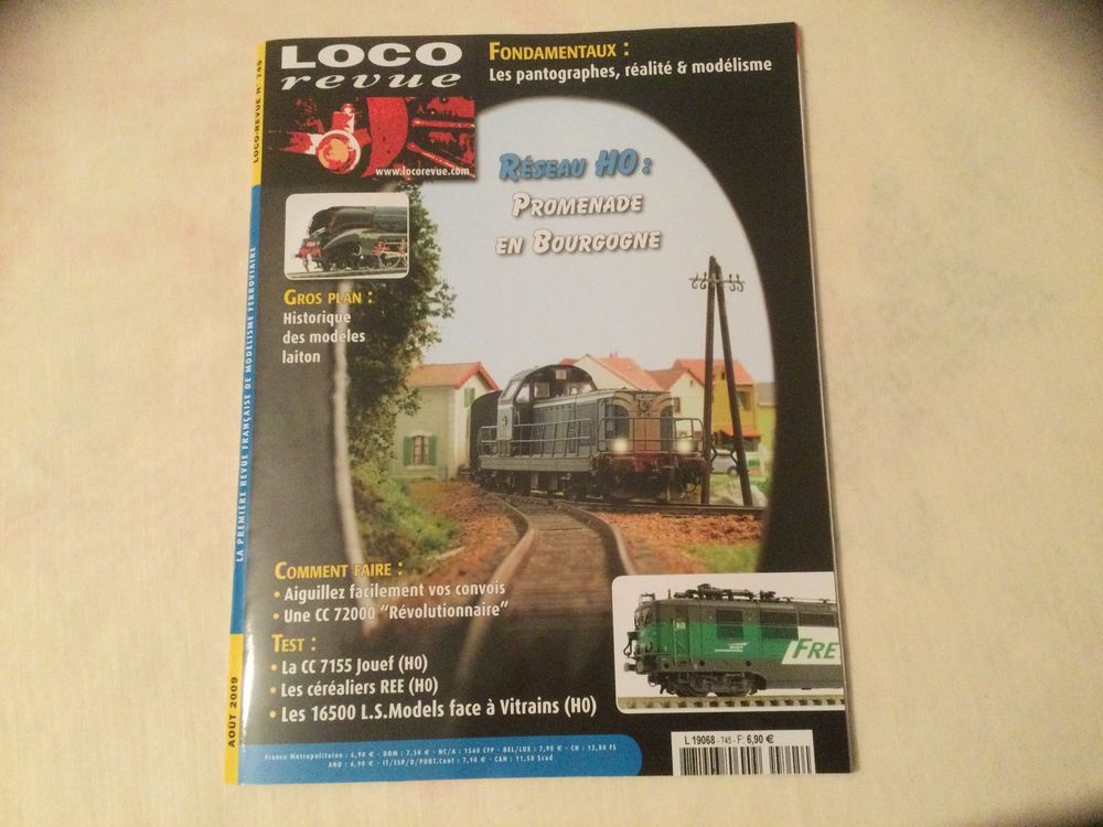 Loco revue n&deg; 745 d'ao&ucirc;t 2009. R&eacute;seau HO. Promenade en Bourg Livres et BD