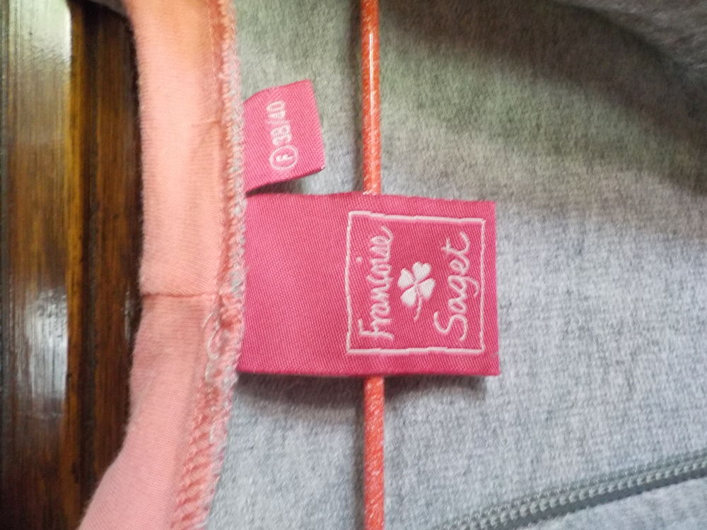 VESTE/SWEAT GRIS A CAPUCHE AVEC FERMETURE ECLAIR F. SAGET Vêtements