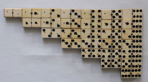 Boite de dominos anciens en os 15 Issy-les-Moulineaux (92)