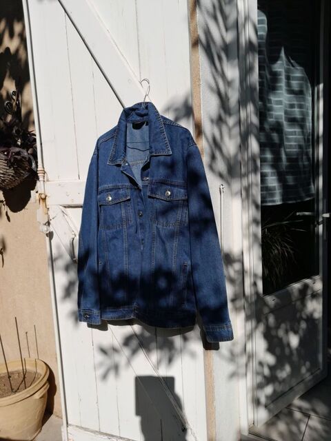 blouson jean, taille L,
couleurbleu ciel
�tat neuf 15 Castres (81)