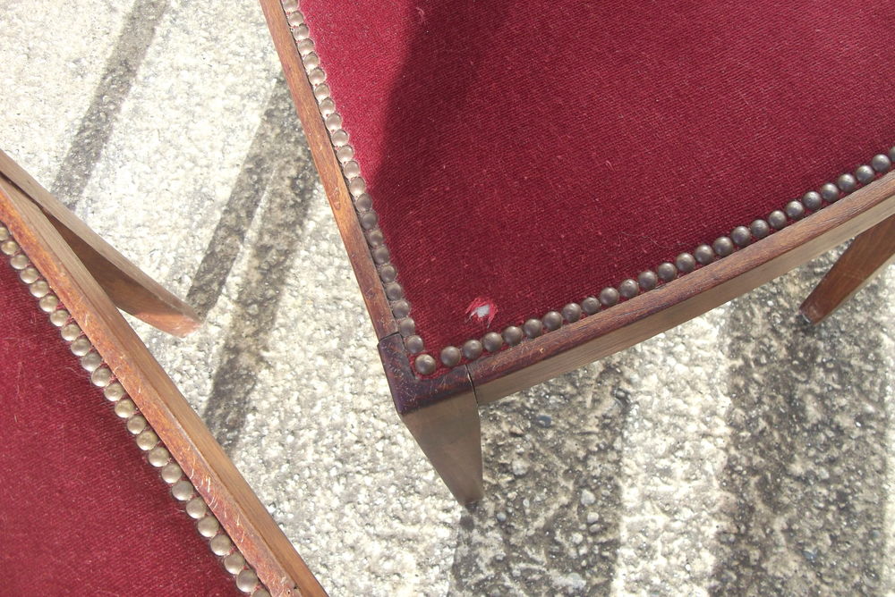 DEUX CHAISES MASSIVE EN BOIS ET VELOURS Meubles