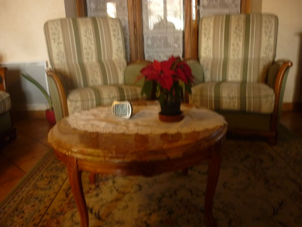 Fauteuils et table salon Meubles