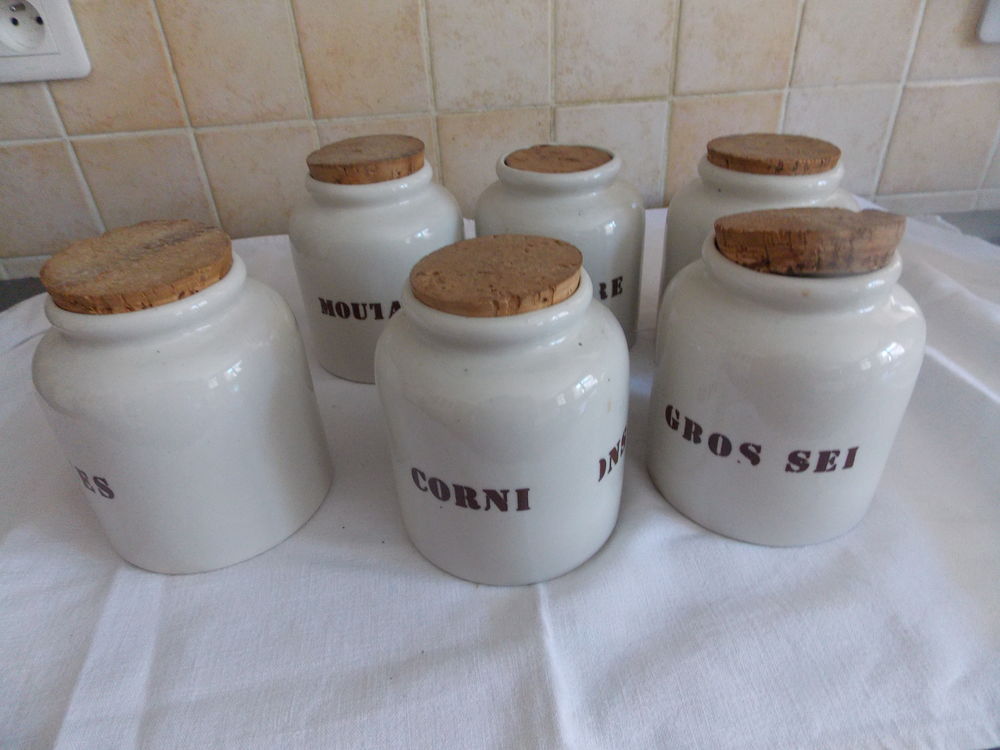 lot de 6 pots en gr&eacute;s avec ses bouchons Décoration