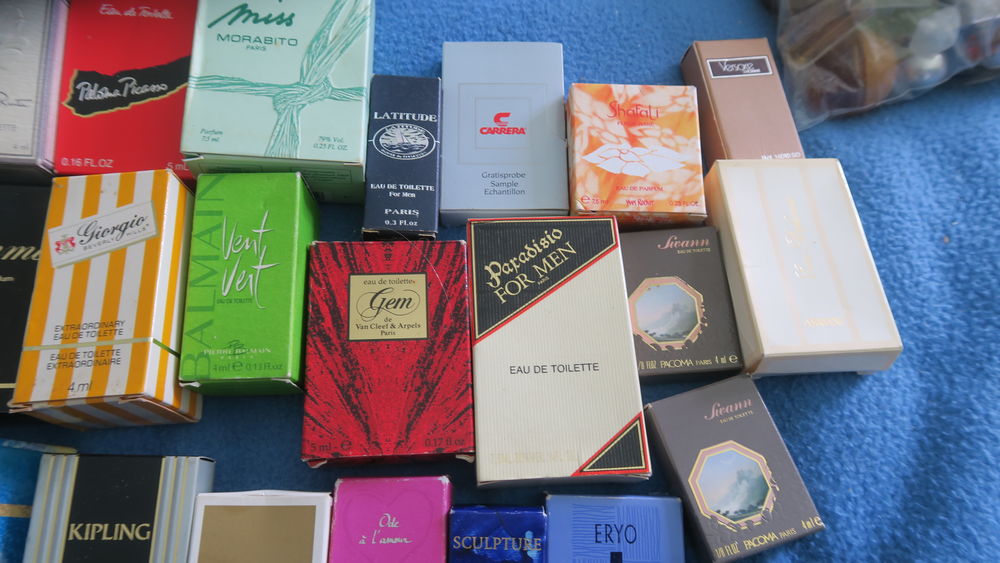 Lot de 30 miniatures de parfum Avec boite 