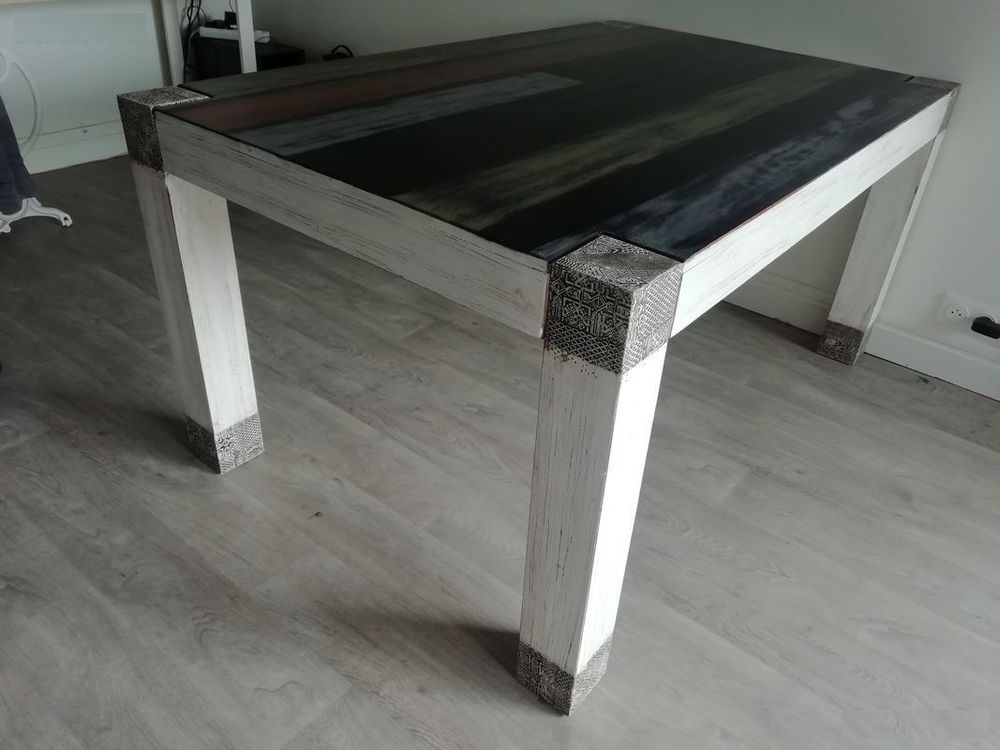 Table &agrave; manger bois massif 160 * 100 cm Meubles